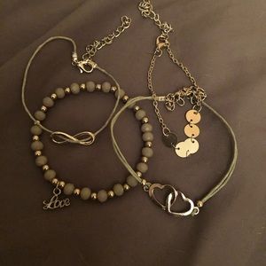Set of 4 bracelets